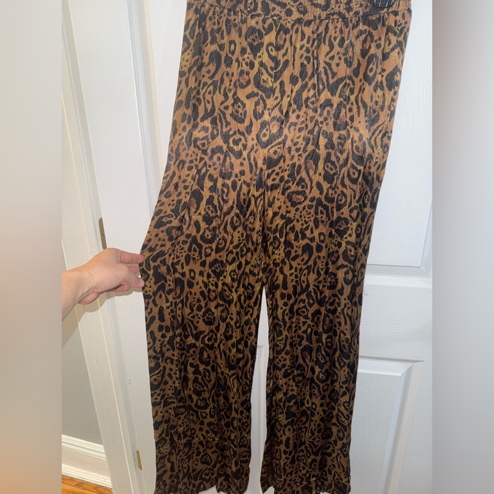 H&M Leopard Print Blouse and Pant Set - Picture 3 of 6